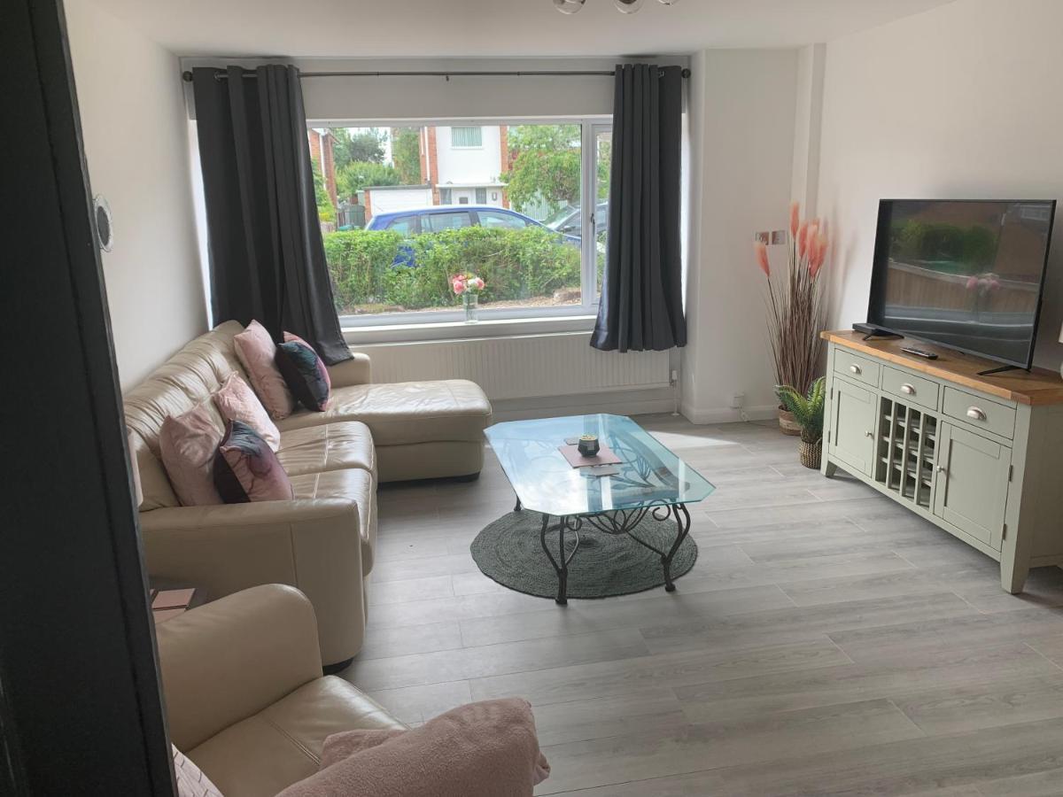 Crowthorne House, Beautiful 3 Bedroom Home For Upto 8 Guests, With Sofa Bed Cul-De-Sac With Private Driveway Nottingham Bagian luar foto