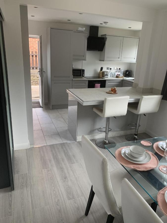 Crowthorne House, Beautiful 3 Bedroom Home For Upto 8 Guests, With Sofa Bed Cul-De-Sac With Private Driveway Nottingham Bagian luar foto