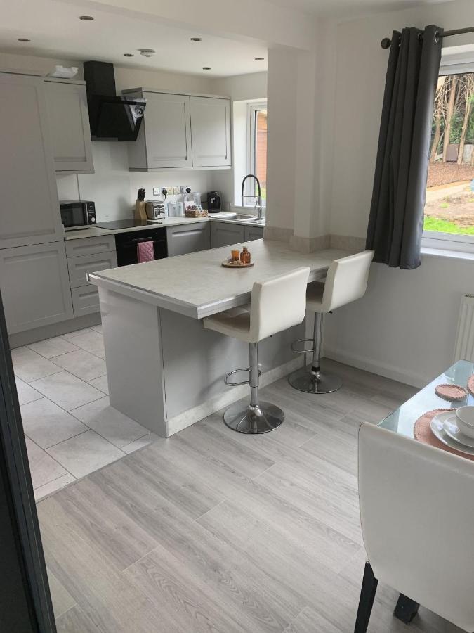 Crowthorne House, Beautiful 3 Bedroom Home For Upto 8 Guests, With Sofa Bed Cul-De-Sac With Private Driveway Nottingham Bagian luar foto
