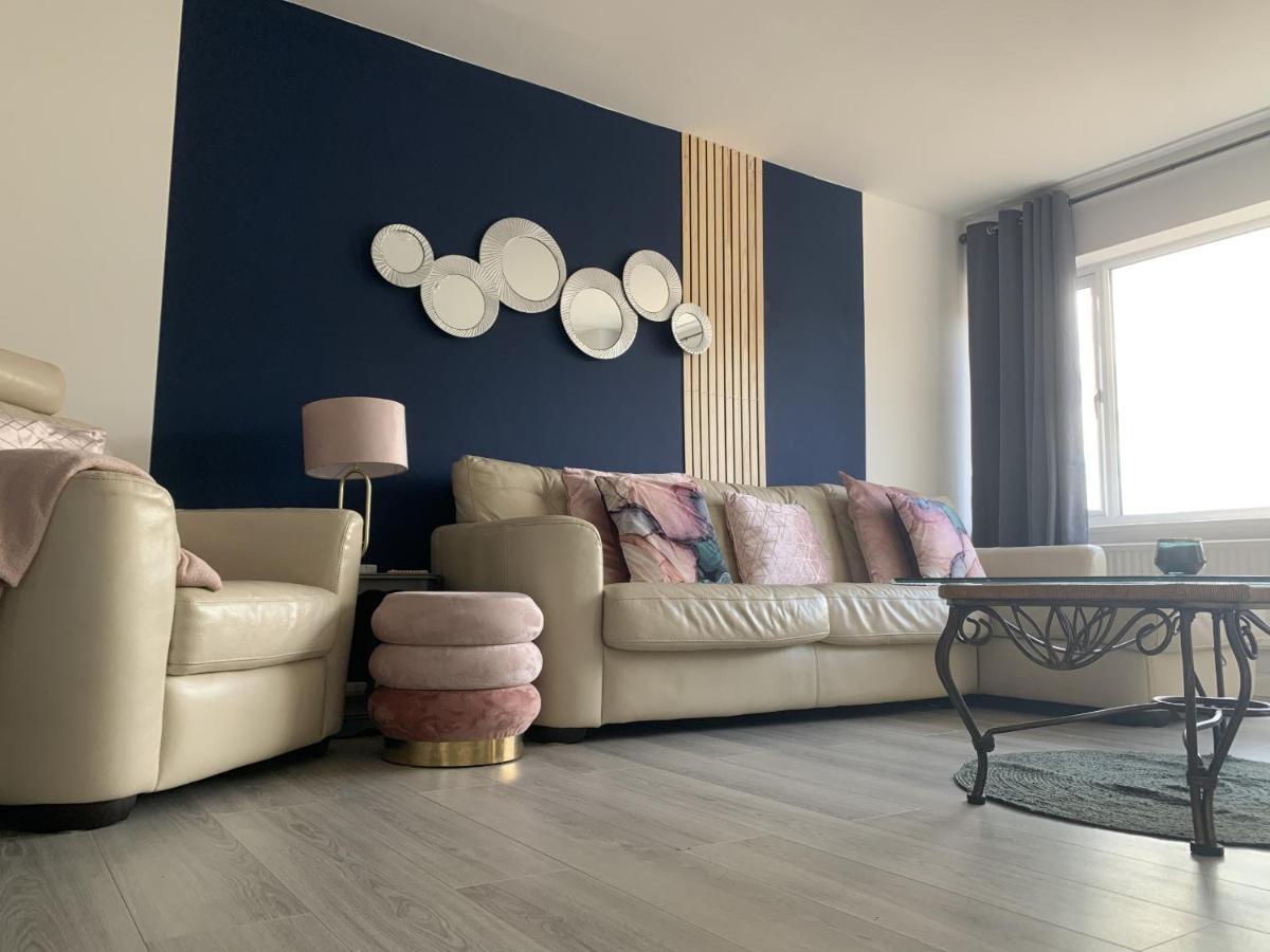 Crowthorne House, Beautiful 3 Bedroom Home For Upto 8 Guests, With Sofa Bed Cul-De-Sac With Private Driveway Nottingham Bagian luar foto